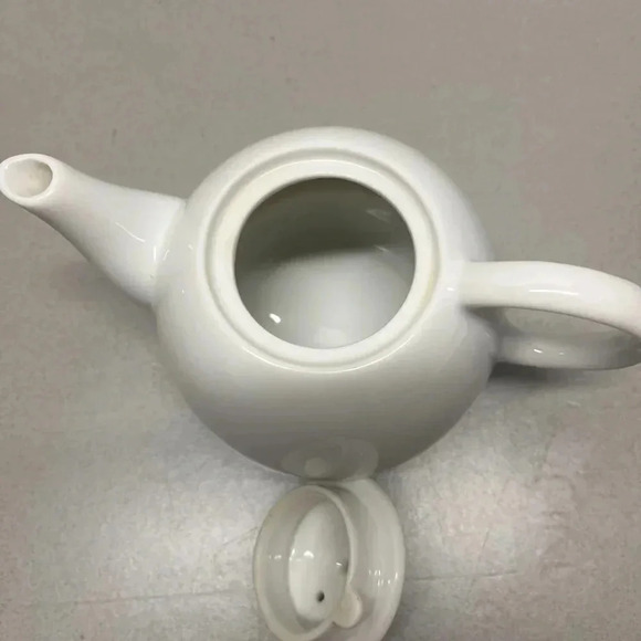 CRATE AND BARRELL WHITE TEA POT VINTAGE - Picture 4 of 5